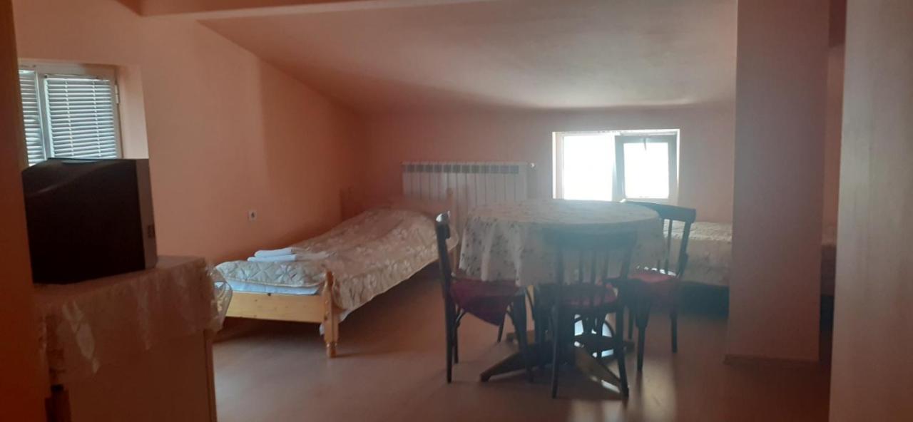 Стаи За Гости Лилови Smoljan Exterior foto