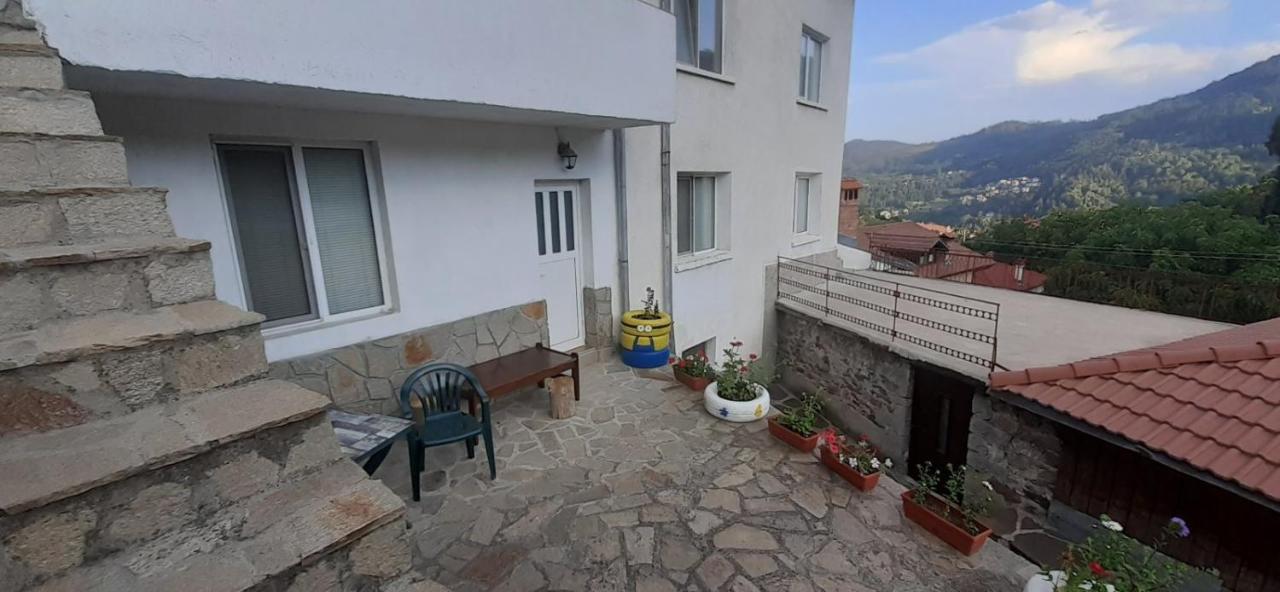Стаи За Гости Лилови Smoljan Exterior foto